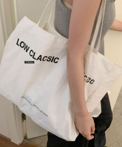 Vipoa（ヴィポア）の「logo big tote（トートバッグ・レディース・イエロー/レッド/ブルー/アイボリー/ブラック・FREE）」の2枚目の写真