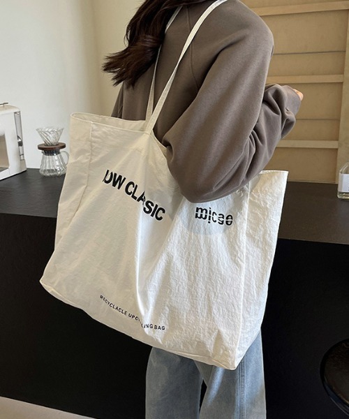 Vipoa（ヴィポア）の「logo big tote（トートバッグ・レディース・イエロー/レッド/ブルー/アイボリー/ブラック・FREE）」の6枚目の写真
