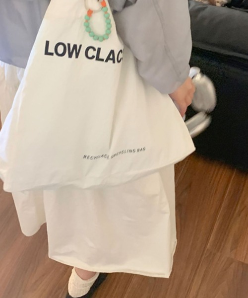 Vipoa（ヴィポア）の「logo big tote（トートバッグ・レディース・イエロー/レッド/ブルー/アイボリー/ブラック・FREE）」の7枚目の写真