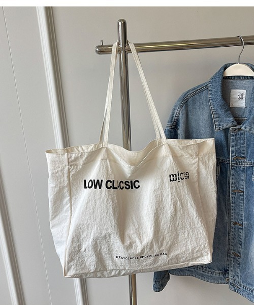 Vipoa（ヴィポア）の「logo big tote（トートバッグ・レディース・イエロー/レッド/ブルー/アイボリー/ブラック・FREE）」の8枚目の写真