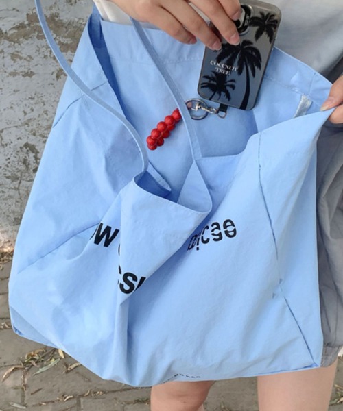 Vipoa（ヴィポア）の「logo big tote（トートバッグ・レディース・イエロー/レッド/ブルー/アイボリー/ブラック・FREE）」の10枚目の写真