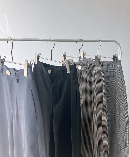 AS KNOW AS plus（アズノゥアズプラス）の「◇スラックスカーブパンツ　セットアップ可能（スラックス・レディース・ブラック/チャコールグレー/ブラウン系/グレー系・FREE）」の21枚目の写真