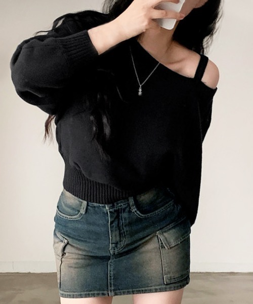 PRIVATE  BEACH（プライベートビーチ）の「アシンメトリーオフショルダーニットトップス（ニット/セーター・レディース・ネイビー/グレー/オフホワイト/カーキ/ブラック/ワインレッド・FREE/M/L）」の3枚目の写真