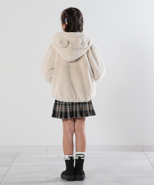 SHOO・LA・RUE（シューラルー）の「◆【110-140cm】フェイクファー耳付きパーカ（ブルゾン・キッズ・チャコールグレー/ライトベージュ・14/13/12/11）」の16枚目の写真