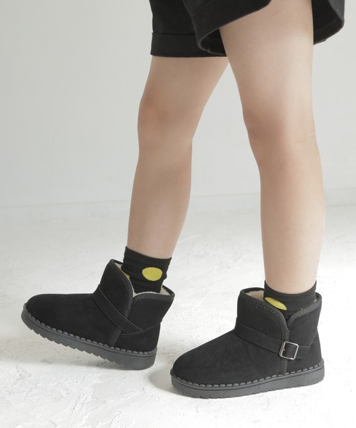 SOROTTO（ソロット）の「ぬくぬくファー素材のベルト付きムートンブーツ（ブーツ・キッズ・ブラック/グレー・27(16.5-17㎝)/29(18-18.5㎝)/30(18.5-19㎝)/32(20-20.5㎝)/34(21-21.5㎝)/35(22.5㎝)）」の2枚目の写真