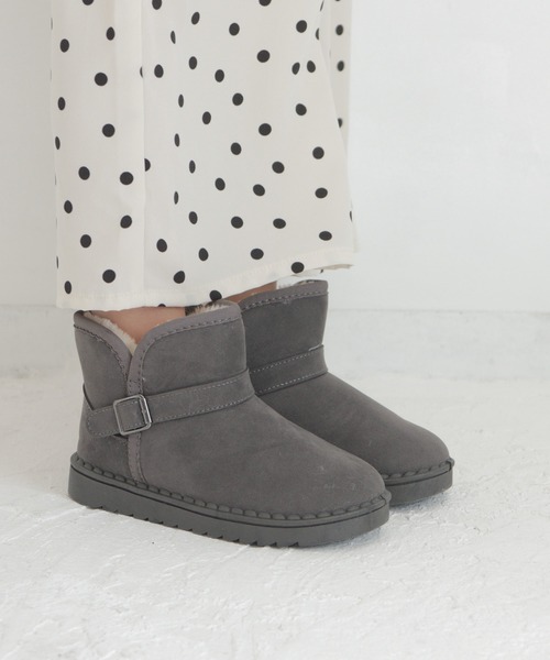 SOROTTO（ソロット）の「ぬくぬくファー素材のベルト付きムートンブーツ（ブーツ・キッズ・ブラック/グレー・27(16.5-17㎝)/29(18-18.5㎝)/30(18.5-19㎝)/32(20-20.5㎝)/34(21-21.5㎝)/35(22.5㎝)）」の10枚目の写真