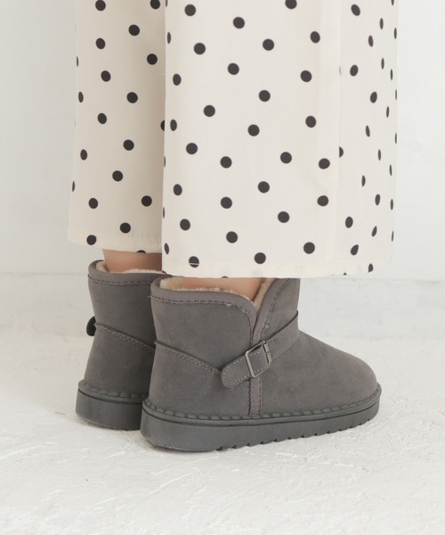 SOROTTO（ソロット）の「ぬくぬくファー素材のベルト付きムートンブーツ（ブーツ・キッズ・ブラック/グレー・27(16.5-17㎝)/29(18-18.5㎝)/30(18.5-19㎝)/32(20-20.5㎝)/34(21-21.5㎝)/35(22.5㎝)）」の12枚目の写真