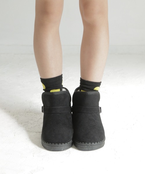 SOROTTO（ソロット）の「ぬくぬくファー素材のベルト付きムートンブーツ（ブーツ・キッズ・ブラック/グレー・27(16.5-17㎝)/29(18-18.5㎝)/30(18.5-19㎝)/32(20-20.5㎝)/34(21-21.5㎝)/35(22.5㎝)）」の18枚目の写真