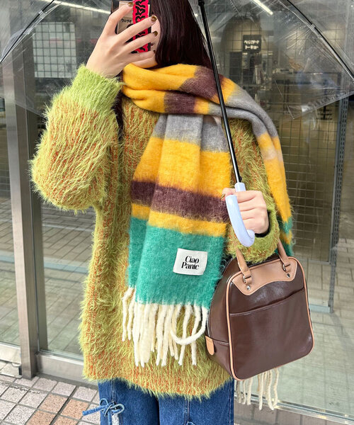 CIAOPANIC(チャオパニック)の「太フリンジマルチボーダーボリュームマフラー(マフラー・レディース・パープル/ホワイト/オレンジ/その他/サーモンピンク/イエロー/ブラウン/ピンク・FREE)」の4枚目の写真