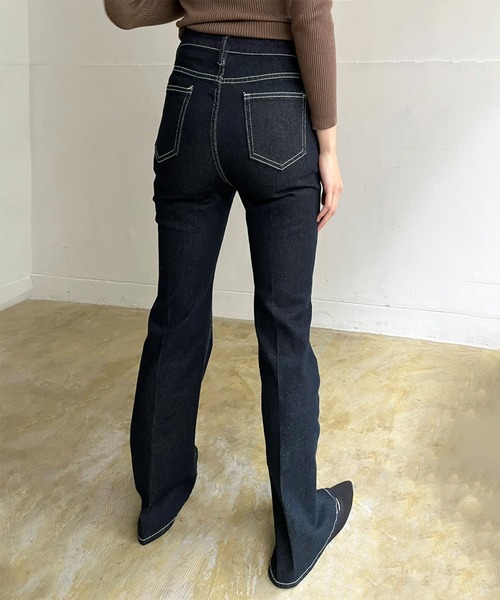 Jewelobe(ジュエローブ)の「センタープレスブーツカットデニムパンツ(デニムパンツ・レディース・ブラック/インディゴブルー・S/M)」の6枚目の写真