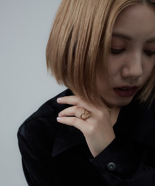 AKEL(アケル)の「【AKEL】アケル/ 歪みハートリング /金属アレルギー対応リング(サージカルステンレス)(リング・レディース・ゴールド/シルバー・#11/#13/#15)」の3枚目の写真