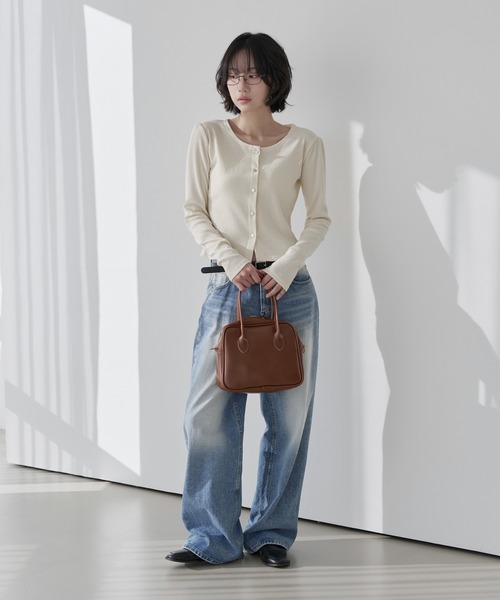 UNE MANSION(ユヌマンション)の「【UNE ORIGINAL】ショルダーパフシルバーボタンワッフル袖ウォーマーカーディガン(カーディガン/ボレロ・レディース・ブラック/アイボリー/グレー/レッド・MEDIUM/SMALL)」の12枚目の写真