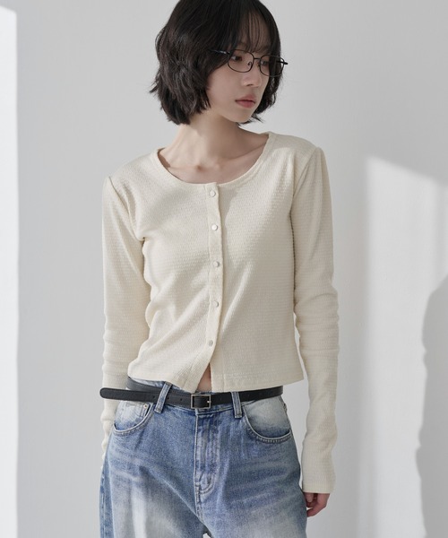 UNE MANSION(ユヌマンション)の「【UNE ORIGINAL】ショルダーパフシルバーボタンワッフル袖ウォーマーカーディガン(カーディガン/ボレロ・レディース・ブラック/アイボリー/グレー/レッド・MEDIUM/SMALL)」の9枚目の写真