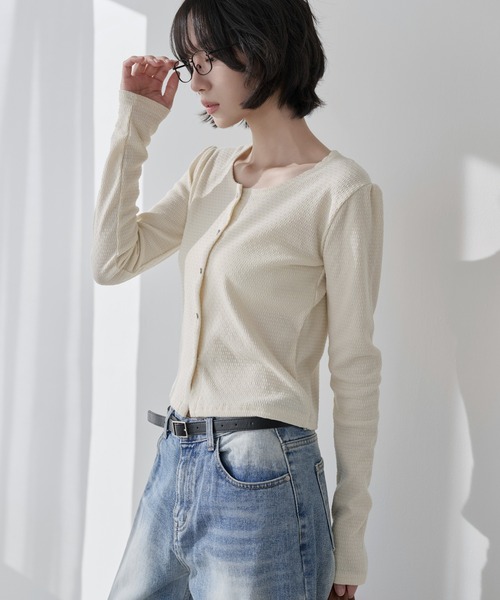 UNE MANSION(ユヌマンション)の「【UNE ORIGINAL】ショルダーパフシルバーボタンワッフル袖ウォーマーカーディガン(カーディガン/ボレロ・レディース・ブラック/アイボリー/グレー/レッド・MEDIUM/SMALL)」の7枚目の写真