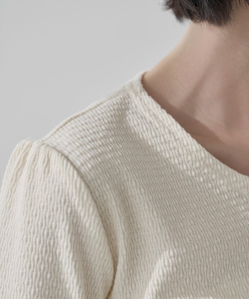 UNE MANSION(ユヌマンション)の「【UNE ORIGINAL】ショルダーパフシルバーボタンワッフル袖ウォーマーカーディガン(カーディガン/ボレロ・レディース・ブラック/アイボリー/グレー/レッド・MEDIUM/SMALL)」の11枚目の写真