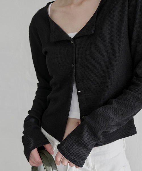 UNE MANSION(ユヌマンション)の「【UNE ORIGINAL】ショルダーパフシルバーボタンワッフル袖ウォーマーカーディガン(カーディガン/ボレロ・レディース・ブラック/アイボリー/グレー/レッド・MEDIUM/SMALL)」の19枚目の写真