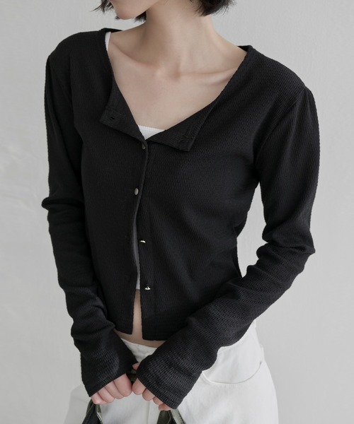 UNE MANSION(ユヌマンション)の「【UNE ORIGINAL】ショルダーパフシルバーボタンワッフル袖ウォーマーカーディガン(カーディガン/ボレロ・レディース・ブラック/アイボリー/グレー/レッド・MEDIUM/SMALL)」の20枚目の写真