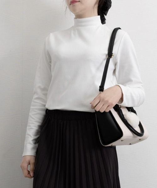 Miniministore(ミニミニストア)の「ベーシックトップス プチハイネック韓国風(Tシャツ/カットソー・レディース・アイボリー/スモークピンク/チャコールグレー/ブラウン/ブラック/ピンクベージュ/ホワイト・FREE)」の2枚目の写真