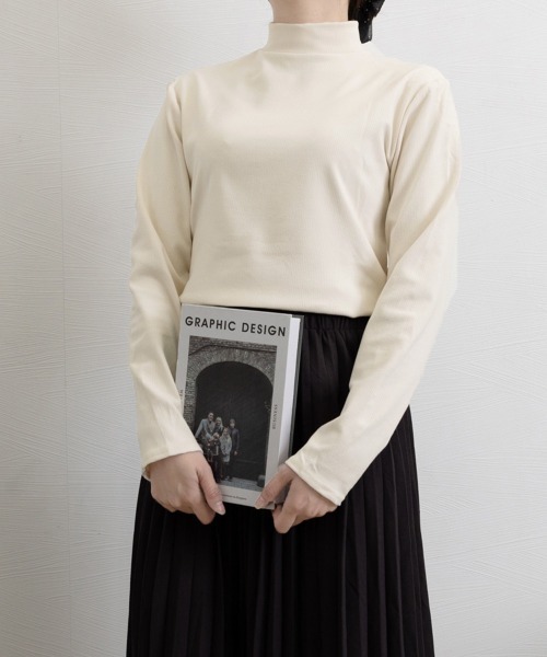 Miniministore(ミニミニストア)の「ベーシックトップス プチハイネック韓国風(Tシャツ/カットソー・レディース・アイボリー/スモークピンク/チャコールグレー/ブラウン/ブラック/ピンクベージュ/ホワイト・FREE)」の3枚目の写真