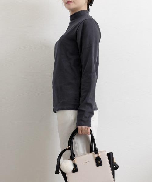 Miniministore(ミニミニストア)の「ベーシックトップス プチハイネック韓国風(Tシャツ/カットソー・レディース・アイボリー/スモークピンク/チャコールグレー/ブラウン/ブラック/ピンクベージュ/ホワイト・FREE)」の14枚目の写真