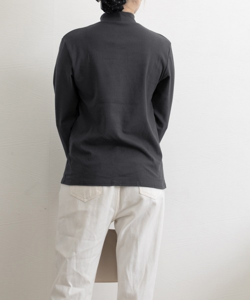 Miniministore(ミニミニストア)の「ベーシックトップス プチハイネック韓国風(Tシャツ/カットソー・レディース・アイボリー/スモークピンク/チャコールグレー/ブラウン/ブラック/ピンクベージュ/ホワイト・FREE)」の15枚目の写真