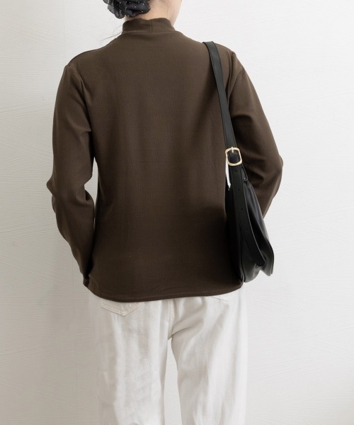 Miniministore(ミニミニストア)の「ベーシックトップス プチハイネック韓国風(Tシャツ/カットソー・レディース・アイボリー/スモークピンク/チャコールグレー/ブラウン/ブラック/ピンクベージュ/ホワイト・FREE)」の18枚目の写真