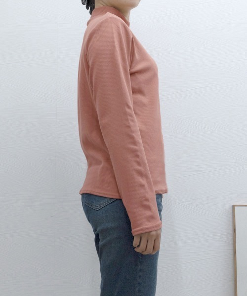 Miniministore(ミニミニストア)の「ベーシックトップス プチハイネック韓国風(Tシャツ/カットソー・レディース・アイボリー/スモークピンク/チャコールグレー/ブラウン/ブラック/ピンクベージュ/ホワイト・FREE)」の21枚目の写真