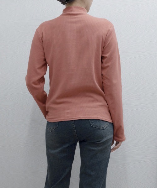 Miniministore(ミニミニストア)の「ベーシックトップス プチハイネック韓国風(Tシャツ/カットソー・レディース・アイボリー/スモークピンク/チャコールグレー/ブラウン/ブラック/ピンクベージュ/ホワイト・FREE)」の22枚目の写真