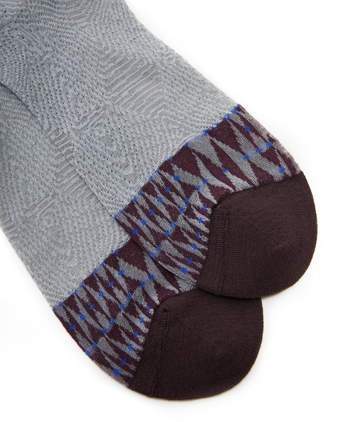 JNBY(ジェーエヌビーワイ)の「Sheer Bloom-pattern Socks / シアーソックス(ソックス/靴下・レディース・パープル/グリーン/グレー・ONE SIZE)」の8枚目の写真