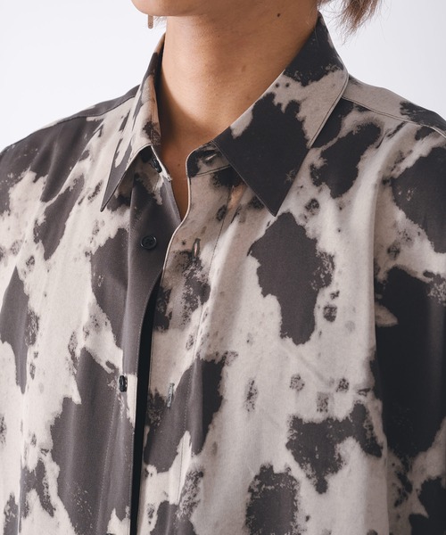 REGIEVO(レジエボ)の「エレガントなロングシャツ(シャツ/ブラウス・メンズ・アイボリー/グレー・LARGE/MEDIUM)」の7枚目の写真