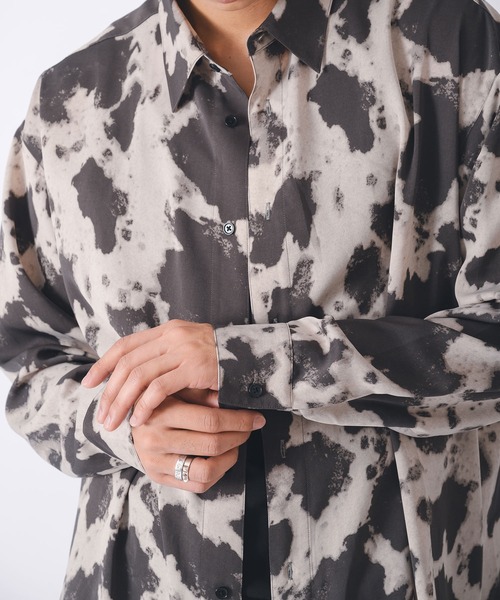 REGIEVO(レジエボ)の「エレガントなロングシャツ(シャツ/ブラウス・メンズ・アイボリー/グレー・LARGE/MEDIUM)」の6枚目の写真