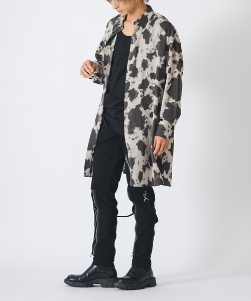 REGIEVO(レジエボ)の「エレガントなロングシャツ(シャツ/ブラウス・メンズ・アイボリー/グレー・LARGE/MEDIUM)」の9枚目の写真