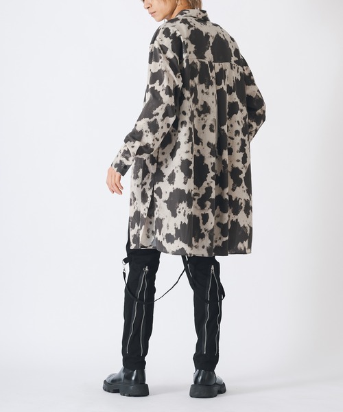 REGIEVO(レジエボ)の「エレガントなロングシャツ(シャツ/ブラウス・メンズ・アイボリー/グレー・LARGE/MEDIUM)」の8枚目の写真