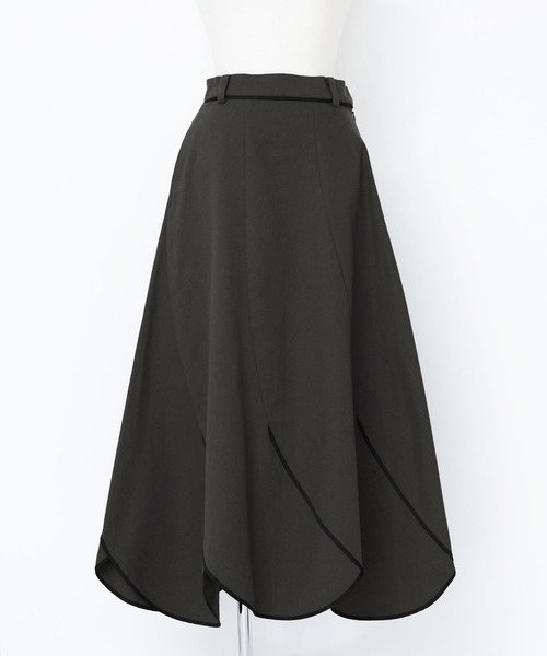 somari imagination（ソマリ イマジネーション）の「『カーブ切り替えパイピングスカート』（スカート・レディース・ベージュ/チャコール・2/1）」の13枚目の写真