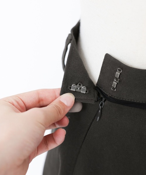 somari imagination（ソマリ イマジネーション）の「『カーブ切り替えパイピングスカート』（スカート・レディース・ベージュ/チャコール・2/1）」の6枚目の写真