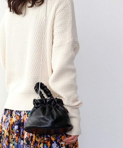 Jines（ジネス）の「パールトリムショルダーバッグ（ショルダーバッグ・レディース・グリーン/シルバー/ブラック・フリー）」の2枚目の写真