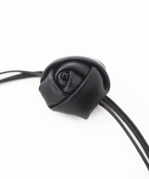 Casselini（キャセリーニ）の「Casselini(キャセリーニ)バラモチーフチョーカー（チョーカー・レディース・シルバー/ブラック・FREE）」の4枚目の写真