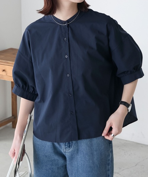 BONLECILL(ボンルシール)の「バックシャーリングバンドカラーシャツ/ブラウス(シャツ/ブラウス・レディース・チャコールグレー/ブルー/アイボリー/ネイビー・FREE)」の3枚目の写真