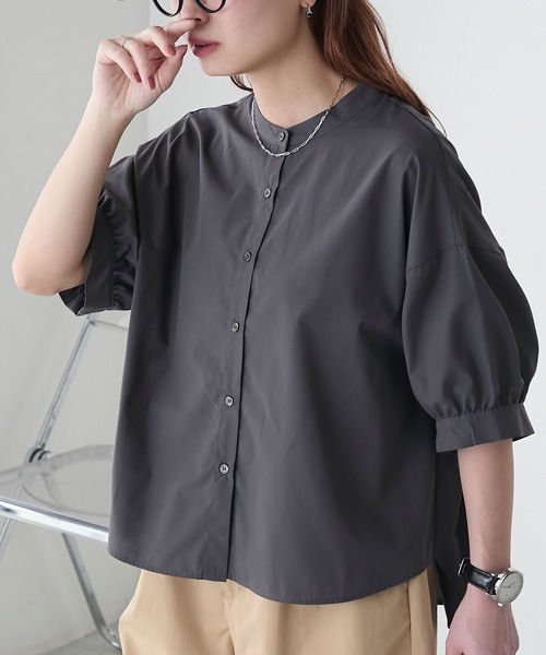 BONLECILL(ボンルシール)の「バックシャーリングバンドカラーシャツ/ブラウス(シャツ/ブラウス・レディース・チャコールグレー/ブルー/アイボリー/ネイビー・FREE)」の2枚目の写真