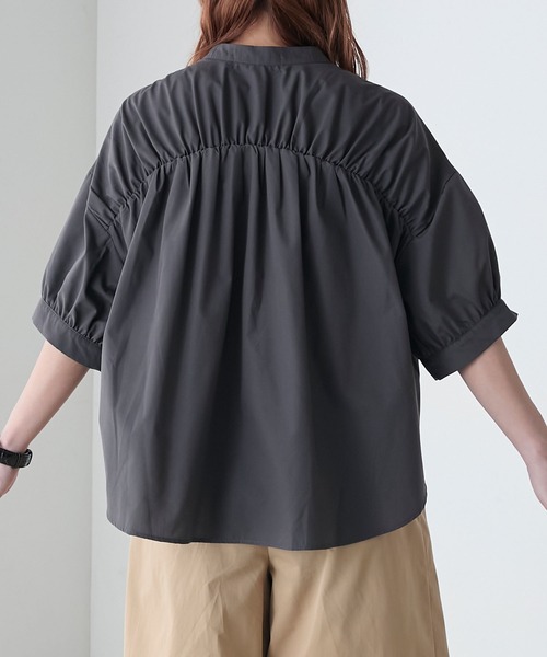 BONLECILL(ボンルシール)の「バックシャーリングバンドカラーシャツ/ブラウス(シャツ/ブラウス・レディース・チャコールグレー/ブルー/アイボリー/ネイビー・FREE)」の11枚目の写真