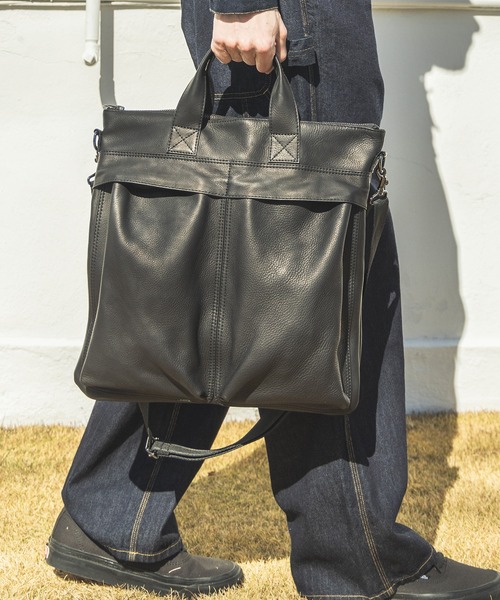 MR.OLIVE(ミスターオリーブ)の「IMPERMA-LEATHER / HELMET BAG(トートバッグ・メンズ・ブラック・FREE)」の2枚目の写真