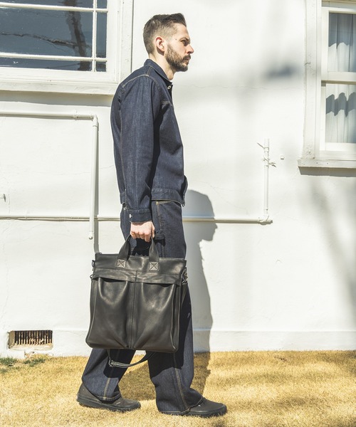 MR.OLIVE(ミスターオリーブ)の「IMPERMA-LEATHER / HELMET BAG(トートバッグ・メンズ・ブラック・FREE)」の3枚目の写真