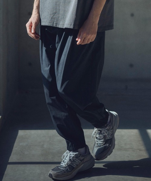 ADAM PATEK（アダムパテック）の「ADAMPATEK/uneven dyeing tuck relax pants/ムラ染めリラックスタックパンツ(AP2518003)（その他パンツ・レディース・ブラック/グレー/ホワイト・1/2）」の3枚目の写真