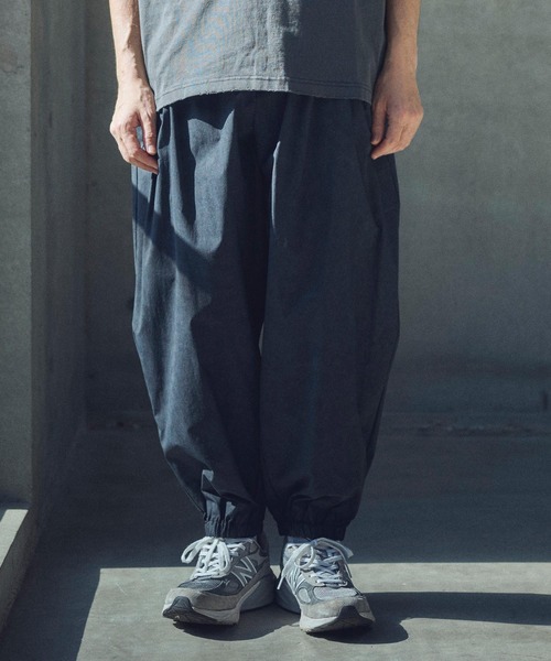 ADAM PATEK（アダムパテック）の「ADAMPATEK/uneven dyeing tuck relax pants/ムラ染めリラックスタックパンツ(AP2518003)（その他パンツ・レディース・ブラック/グレー/ホワイト・1/2）」の20枚目の写真