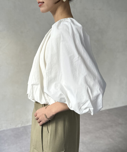 Chez toi（シェトワ）の「ショートギャザーバルーンブラウス（シャツ/ブラウス・レディース・ホワイト/キャメル/ブラック・FREE）」の6枚目の写真