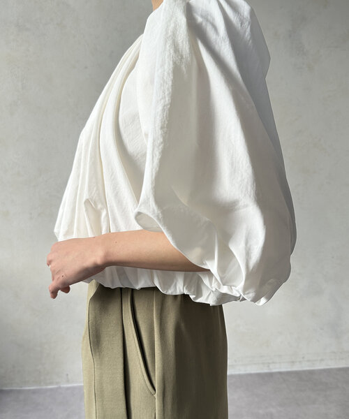Chez toi（シェトワ）の「ショートギャザーバルーンブラウス（シャツ/ブラウス・レディース・ホワイト/キャメル/ブラック・FREE）」の21枚目の写真