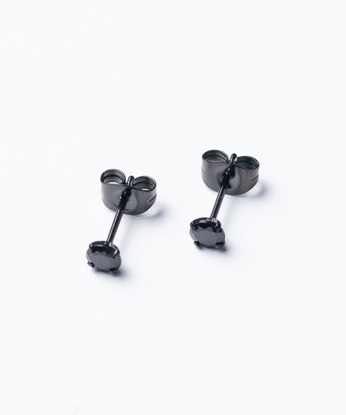 ADPOSION(アドポーション)の「4mm ジルコニア ステンレスピアス / ペア ワンポイントピアス(ピアス(両耳用)・レディース・ブラック×ブラック/ブラック×シルバー/シルバー/クリア・FREE)」の2枚目の写真