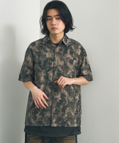 Shoowtime（ショウタイム）の「Big silhouette abstract all-over print draped short-sleeved shirt / ビッグシルエットアブストラクト総柄ドレープ半袖シャツ（シャツ/ブラウス・メンズ・ダークブラウン系/グレー系・X-LARGE/LARGE/MEDIUM）」の17枚目の写真