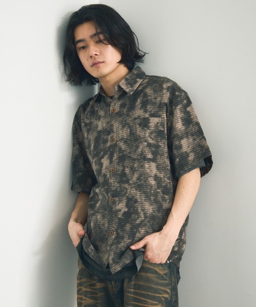 Shoowtime（ショウタイム）の「Big silhouette abstract all-over print draped short-sleeved shirt / ビッグシルエットアブストラクト総柄ドレープ半袖シャツ（シャツ/ブラウス・メンズ・ダークブラウン系/グレー系・X-LARGE/LARGE/MEDIUM）」の15枚目の写真