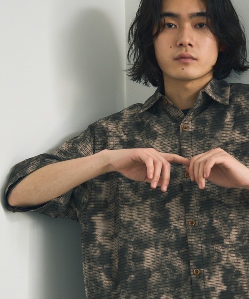 Shoowtime（ショウタイム）の「Big silhouette abstract all-over print draped short-sleeved shirt / ビッグシルエットアブストラクト総柄ドレープ半袖シャツ（シャツ/ブラウス・メンズ・ダークブラウン系/グレー系・X-LARGE/LARGE/MEDIUM）」の13枚目の写真